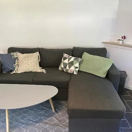 Big Basement With Privat Bathroom Rum i privatbostad Munkebo